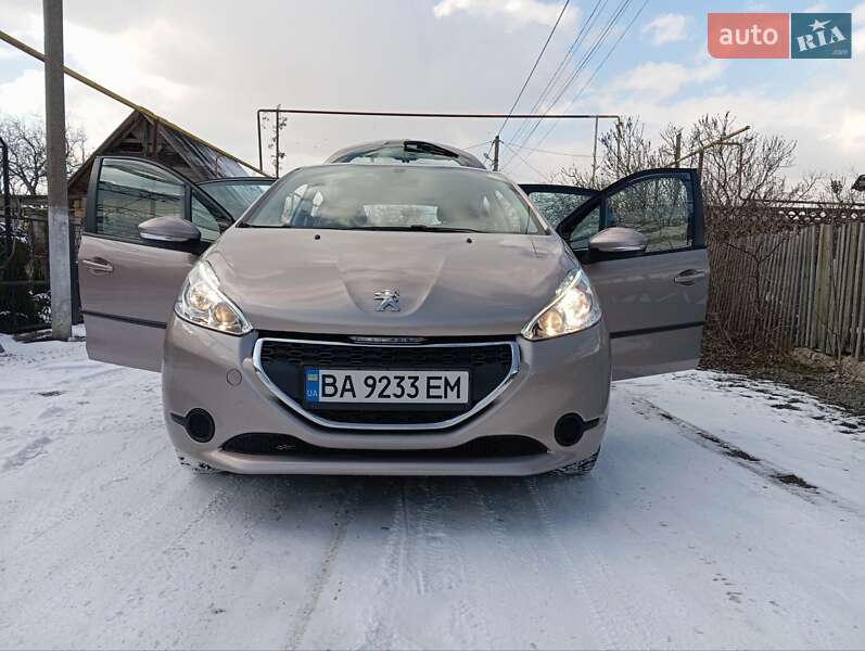 Хетчбек Peugeot 208 2013 в Любашівці