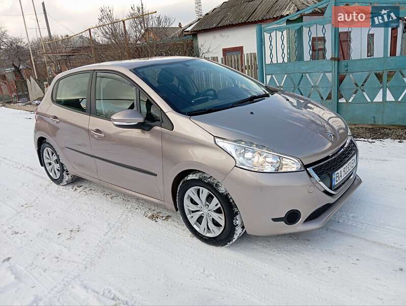 Хетчбек Peugeot 208 2013 в Любашівці