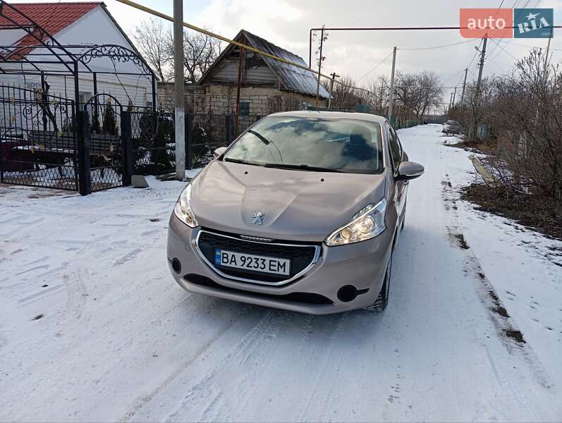 Хетчбек Peugeot 208 2013 в Любашівці