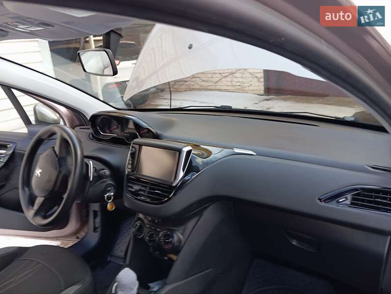 Хетчбек Peugeot 208 2013 в Любашівці