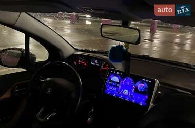 Хэтчбек Peugeot 208 2013 в 