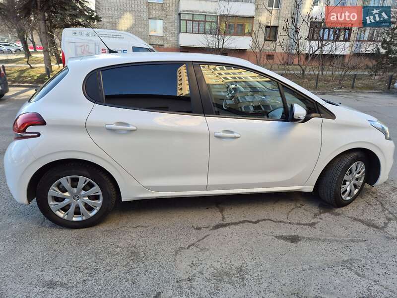 Хэтчбек Peugeot 208 2018 в Львове