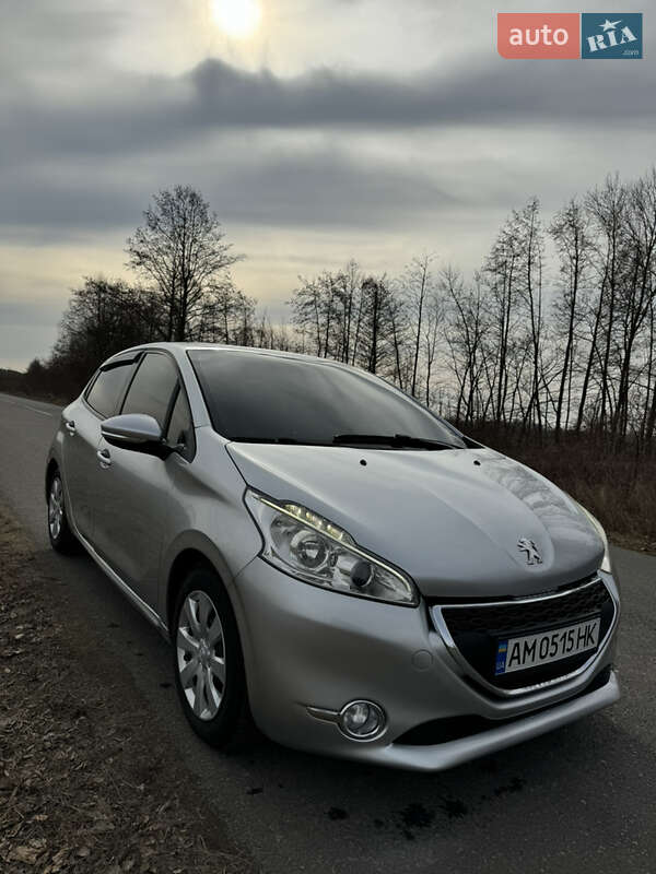 Хэтчбек Peugeot 208 2013 в Овруче