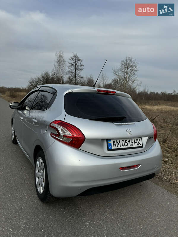 Хэтчбек Peugeot 208 2013 в Овруче