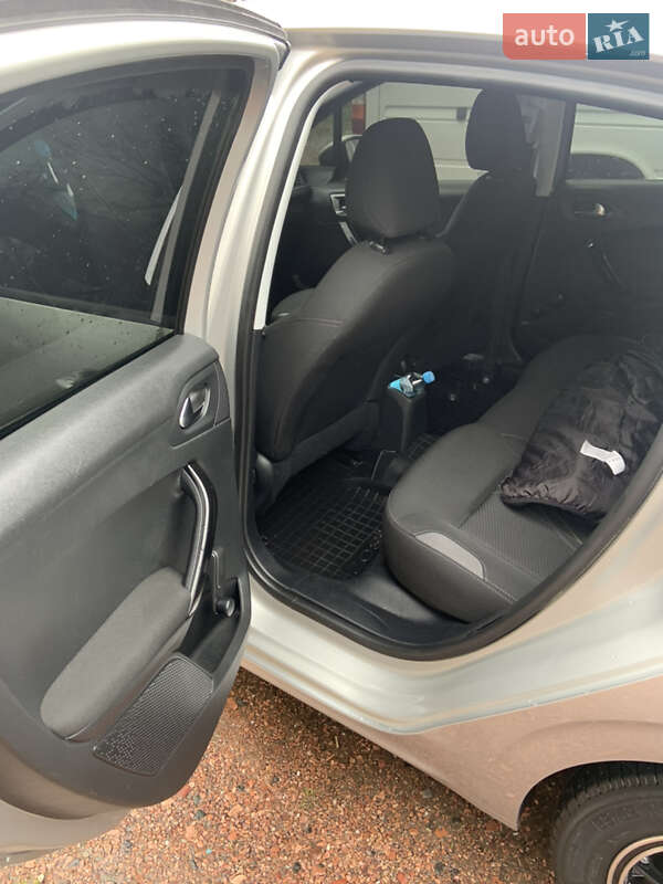 Хэтчбек Peugeot 208 2013 в Овруче