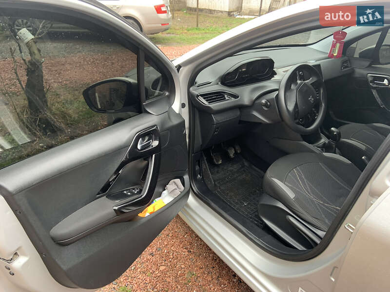 Хэтчбек Peugeot 208 2013 в Овруче