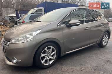 Хетчбек Peugeot 208 2013 в Києві