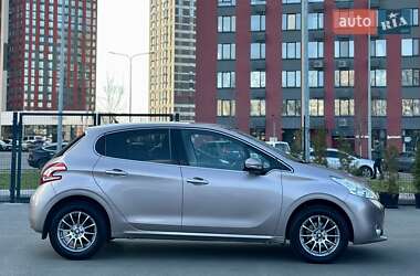 Хэтчбек Peugeot 208 2015 в 