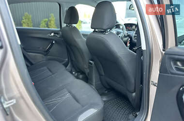 Хэтчбек Peugeot 208 2015 в 
