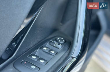 Хэтчбек Peugeot 208 2015 в 