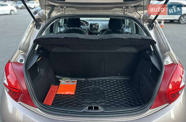 Хэтчбек Peugeot 208 2015 в 