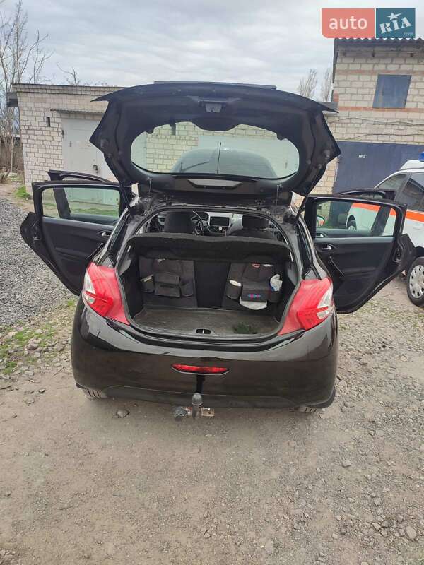 Хетчбек Peugeot 208 2014 в Миколаєві