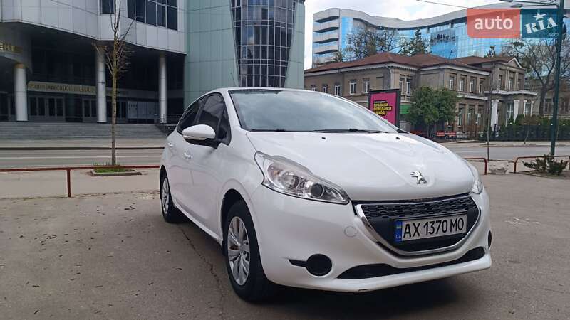 Хэтчбек Peugeot 208 2013 в 
