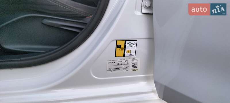 Хетчбек Peugeot 208 2015 в Києві