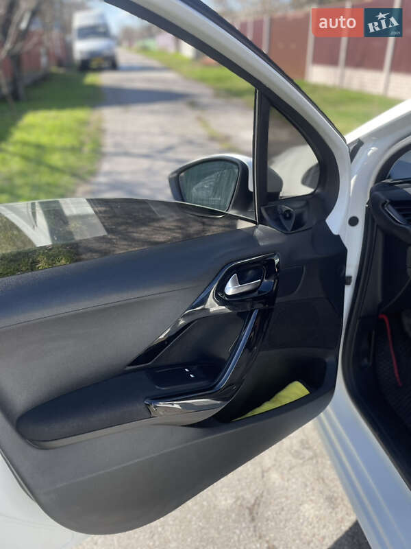 Хетчбек Peugeot 208 2014 в Ніжині