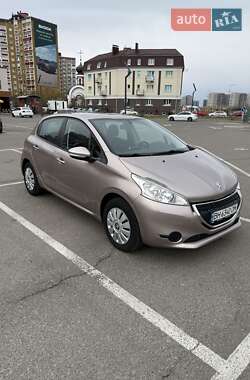 Хетчбек Peugeot 208 2015 в 