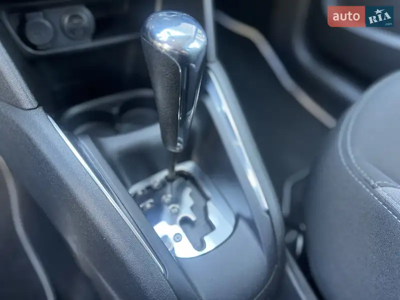 Хэтчбек Peugeot 208 2014 в 