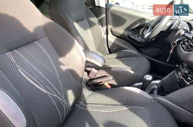 Хетчбек Peugeot 208 2013 в 