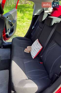 Хэтчбек Peugeot 208 2013 в 