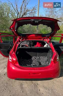 Хэтчбек Peugeot 208 2013 в 