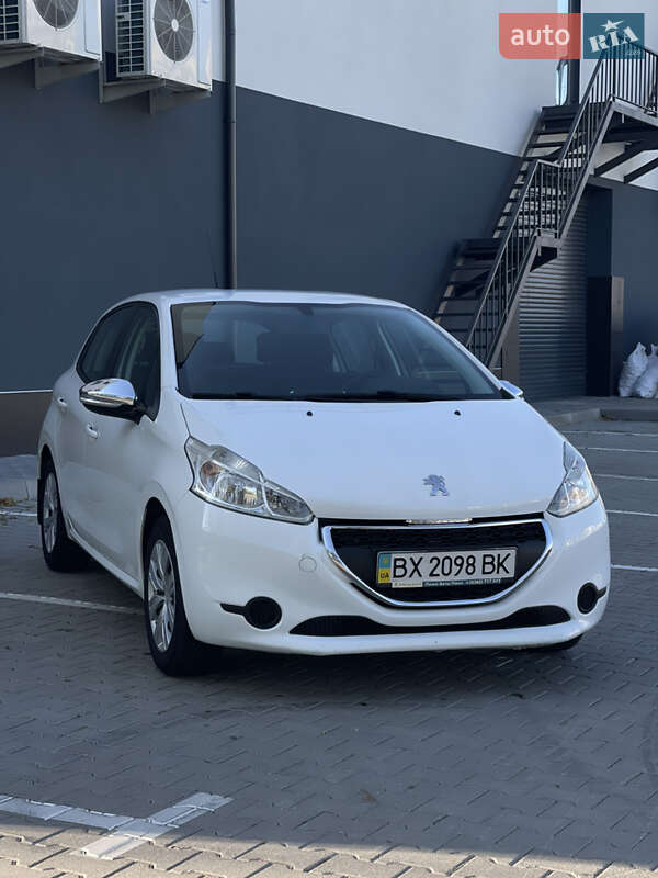 Хэтчбек Peugeot 208 2013 в 