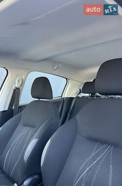 Хэтчбек Peugeot 208 2013 в 