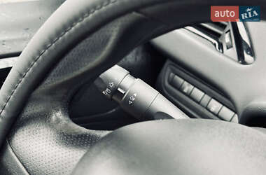 Хэтчбек Peugeot 208 2014 в 