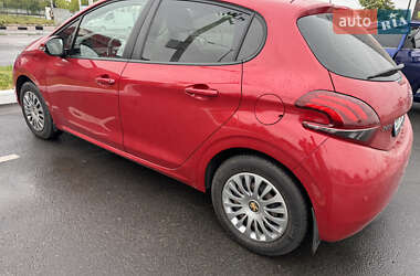 Хетчбек Peugeot 208 2015 в 