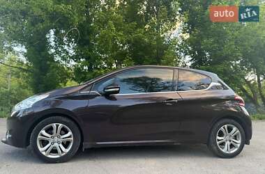 Хетчбек Peugeot 208 2013 в 