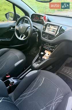 Хетчбек Peugeot 208 2013 в 