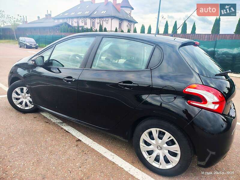 Хетчбек Peugeot 208 2013 в Львові