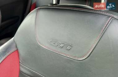 Хетчбек Peugeot 208 2013 в 