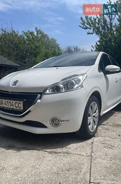 Хетчбек Peugeot 208 2014 в Кропивницькому