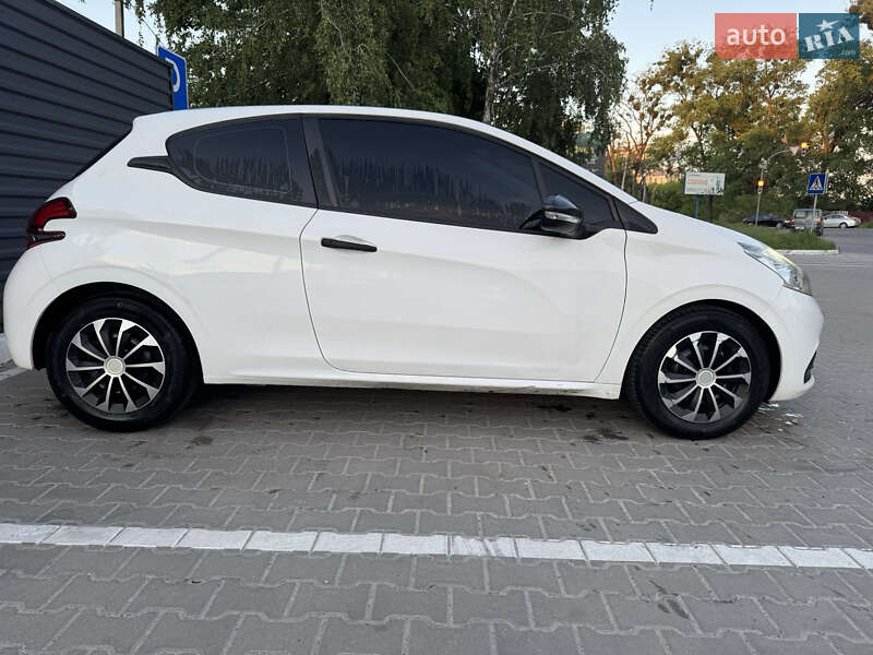 Хетчбек Peugeot 208 2016 в Києві