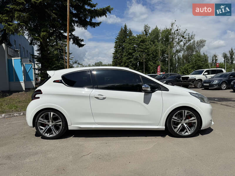 Хетчбек Peugeot 208 2013 в 