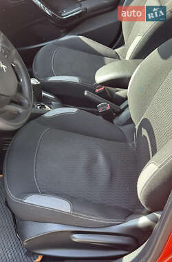 Хэтчбек Peugeot 208 2016 в 