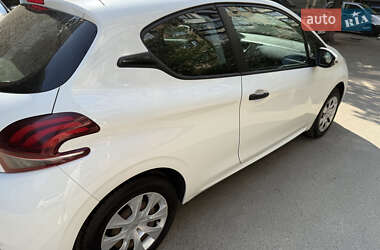 Хэтчбек Peugeot 208 2016 в 