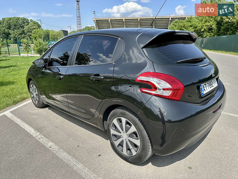 Хетчбек Peugeot 208 2012 в Івано-Франківську