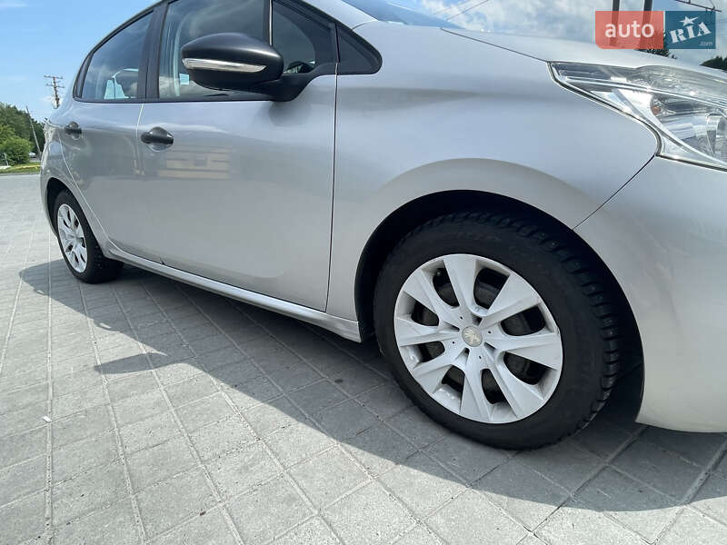 Хетчбек Peugeot 208 2014 в Львові
