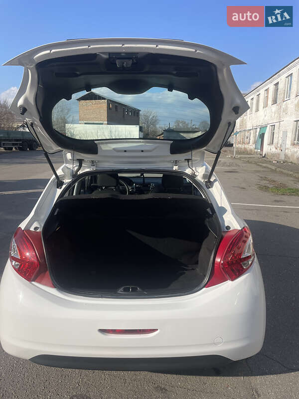 Хэтчбек Peugeot 208 2014 в Кременчуге