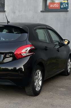 Хэтчбек Peugeot 208 2013 в 