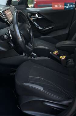 Хэтчбек Peugeot 208 2013 в 
