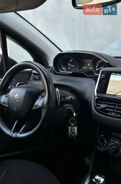 Хэтчбек Peugeot 208 2013 в 