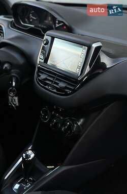 Хэтчбек Peugeot 208 2013 в 
