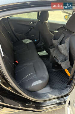 Хетчбек Peugeot 208 2013 в 