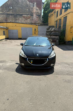 Хетчбек Peugeot 208 2013 в 