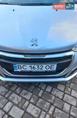 Хетчбек Peugeot 208 2015 в 