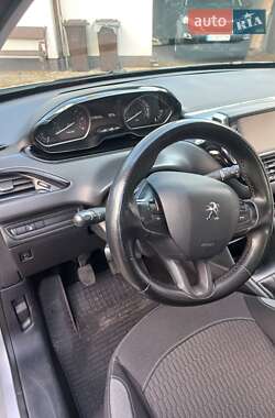 Хетчбек Peugeot 208 2015 в 