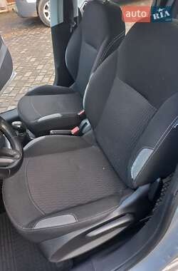 Хетчбек Peugeot 208 2015 в 