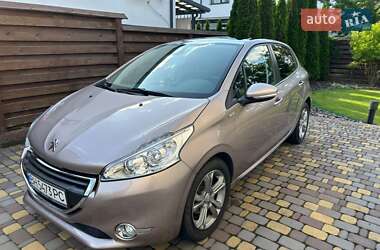 Хэтчбек Peugeot 208 2014 в Киеве